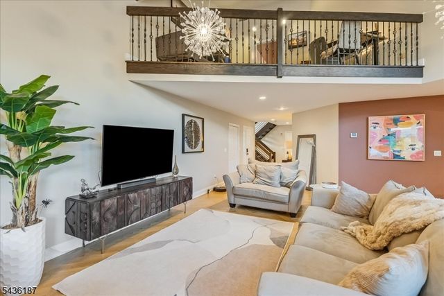 35 Indian Run, Watchung Boro, NJ 07069