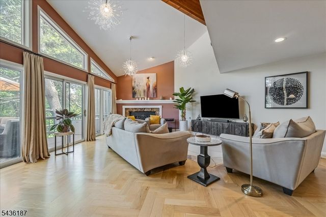 35 Indian Run, Watchung Boro, NJ 07069