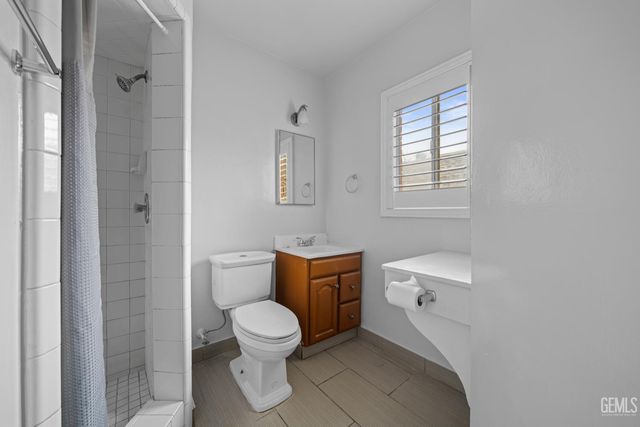 927 Bernard Street, Bakersfield, CA 93305