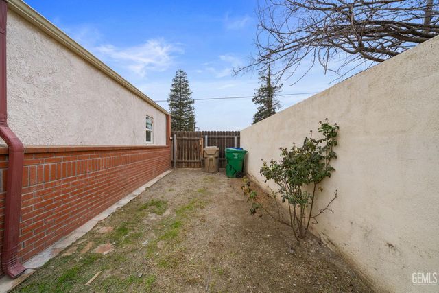 927 Bernard Street, Bakersfield, CA 93305