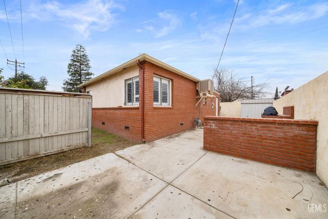 927 Bernard Street, Bakersfield, CA 93305