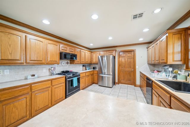 2770 Summerfield Place, Pryor, OK 74361