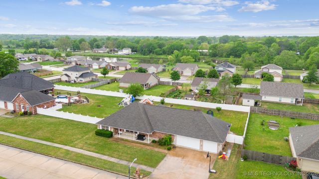 2770 Summerfield Place, Pryor, OK 74361