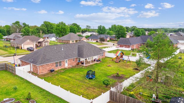 2770 Summerfield Place, Pryor, OK 74361