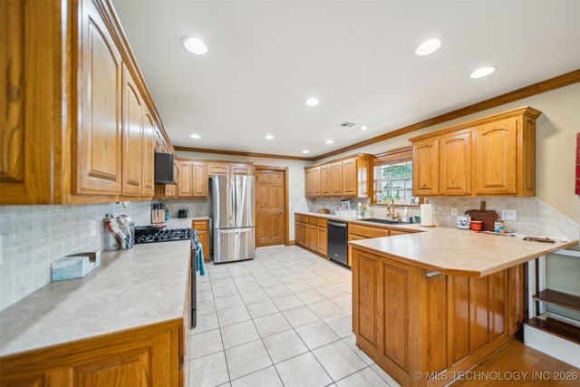 2770 Summerfield Place, Pryor, OK 74361