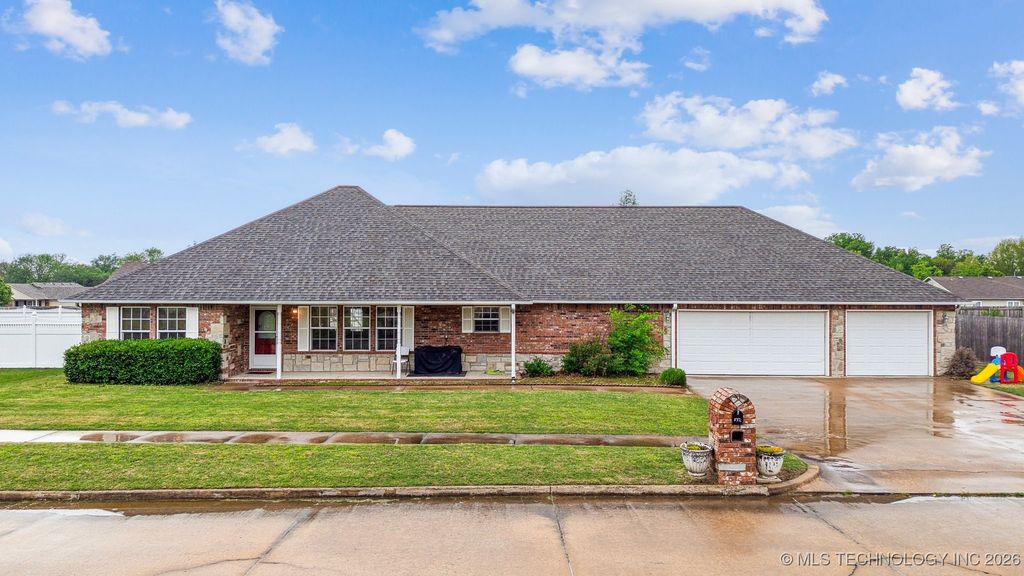 2770 Summerfield Place, Pryor, OK 74361