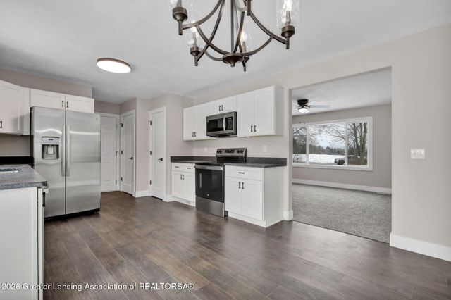 56 S Onondaga Road, Mason, MI 48854