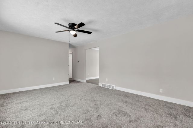 56 S Onondaga Road, Mason, MI 48854