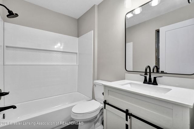 56 S Onondaga Road, Mason, MI 48854