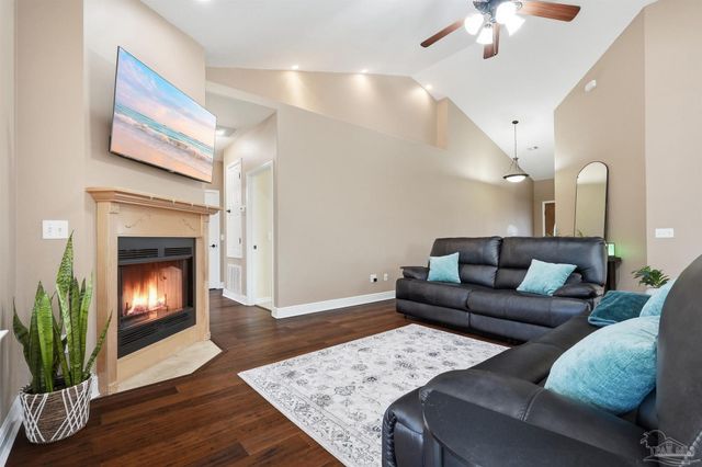 7089 Flintwood St, Navarre, FL 32566