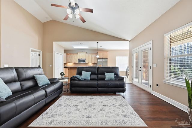 7089 Flintwood St, Navarre, FL 32566