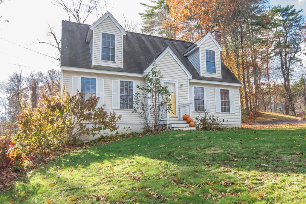 9 Abbey Road, Raymond, NH 03077
