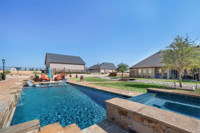 329 Kenyon Court, Granbury, TX 76049