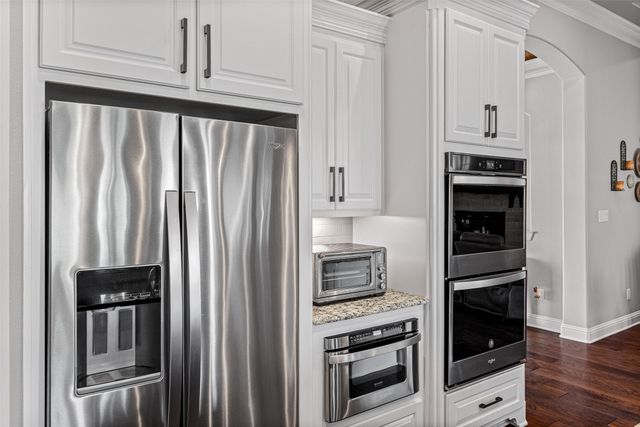 329 Kenyon Court, Granbury, TX 76049