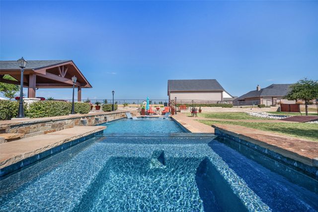 329 Kenyon Court, Granbury, TX 76049