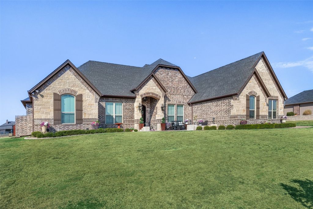 329 Kenyon Court, Granbury, TX 76049 — photo 2
