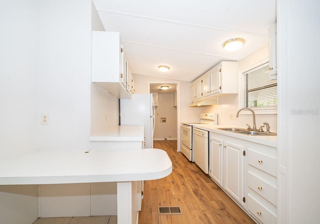 Image 5 of property listing at 235 STORY PARTIN ROAD, Orlando, FL 32833