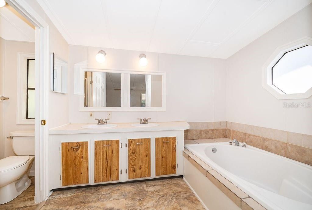 Image 9 of property listing at 235 STORY PARTIN ROAD, Orlando, FL 32833