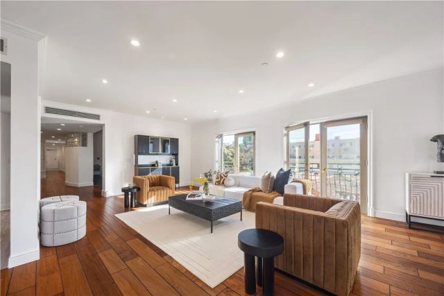 918 S Wooster Street 2, Los Angeles, CA 90035