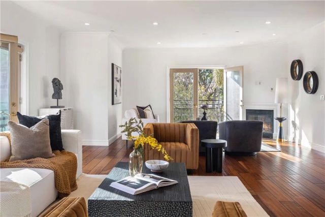 918 S Wooster Street 2, Los Angeles, CA 90035