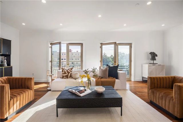 918 S Wooster Street 2, Los Angeles, CA 90035