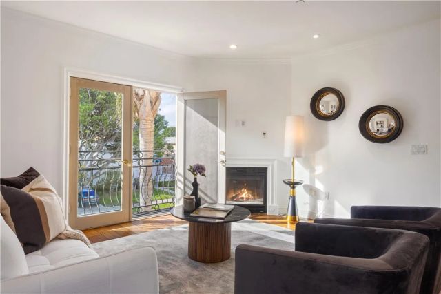 918 S Wooster Street 2, Los Angeles, CA 90035