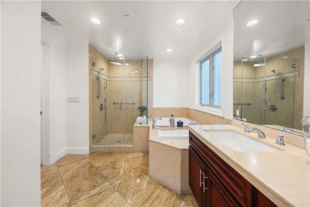 918 S Wooster Street 2, Los Angeles, CA 90035