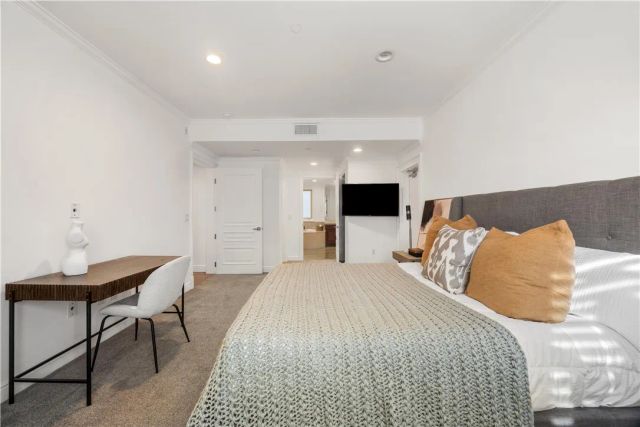 918 S Wooster Street 2, Los Angeles, CA 90035