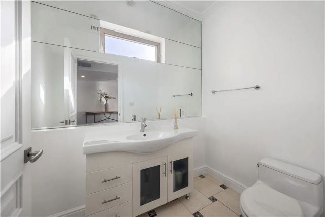 918 S Wooster Street 2, Los Angeles, CA 90035