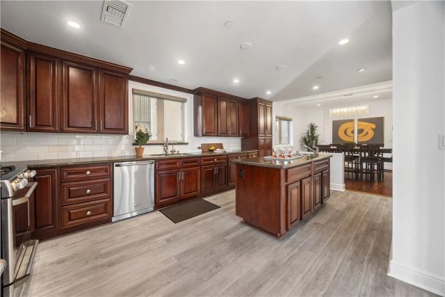 918 S Wooster Street 2, Los Angeles, CA 90035