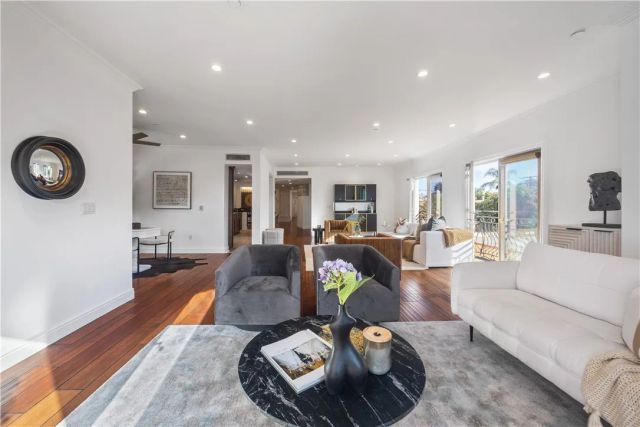 918 S Wooster Street 2, Los Angeles, CA 90035