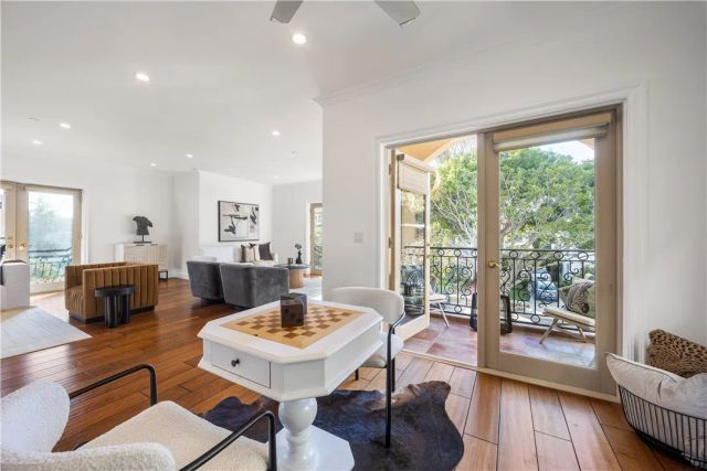 918 S Wooster Street 2, Los Angeles, CA 90035