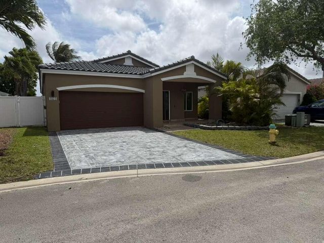 4572 SW 14th Street, Deerfield Beach, FL 33442