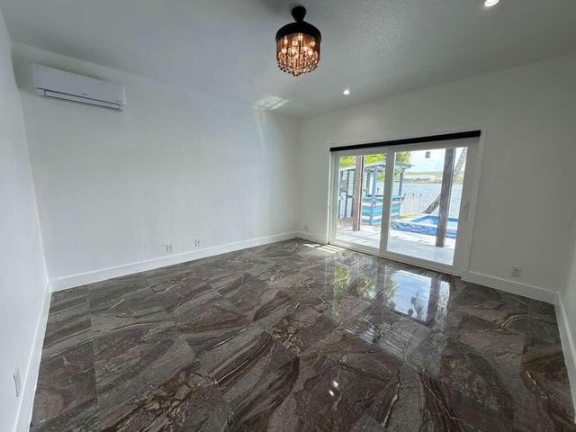 4572 SW 14th Street, Deerfield Beach, FL 33442