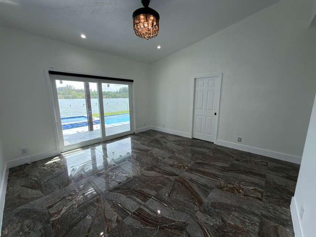 4572 SW 14th Street, Deerfield Beach, FL 33442