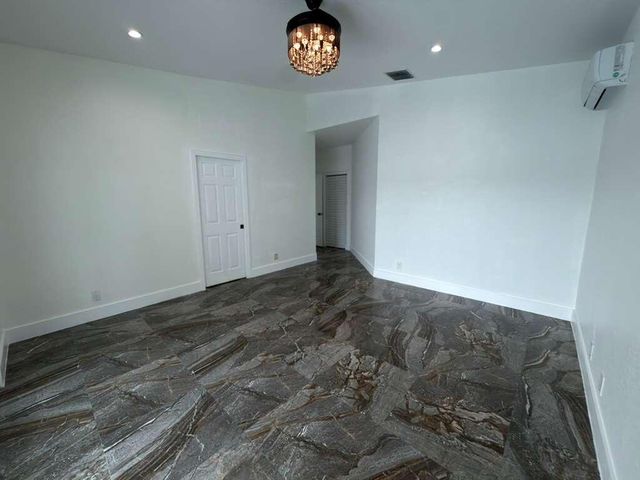 4572 SW 14th Street, Deerfield Beach, FL 33442