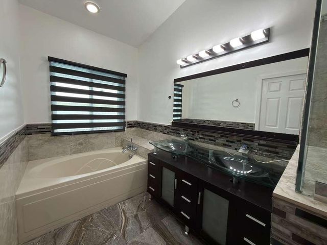 4572 SW 14th Street, Deerfield Beach, FL 33442