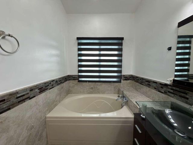 4572 SW 14th Street, Deerfield Beach, FL 33442