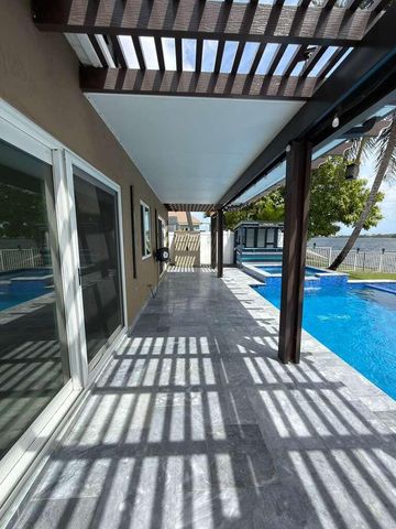 4572 SW 14th Street, Deerfield Beach, FL 33442