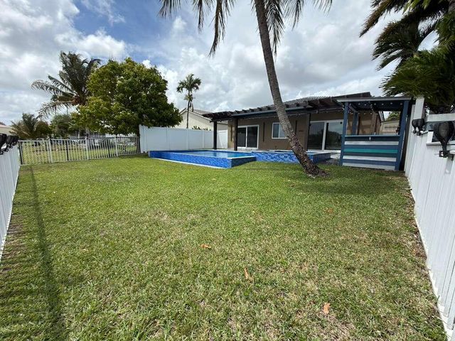 4572 SW 14th Street, Deerfield Beach, FL 33442