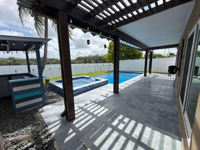 4572 SW 14th Street, Deerfield Beach, FL 33442