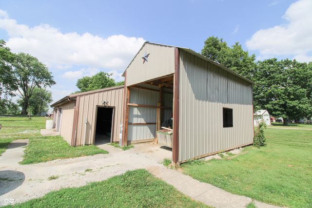 2295 S Poplar Street, Vallonia, IN 47281