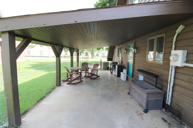 2295 S Poplar Street, Vallonia, IN 47281