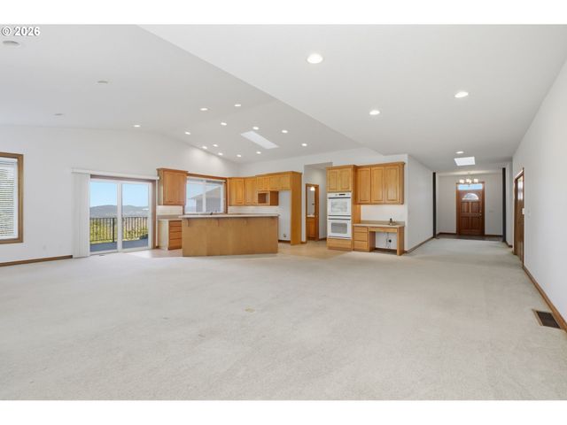 10190 Se WYNDHAM Way, Happy Valley, OR 97086