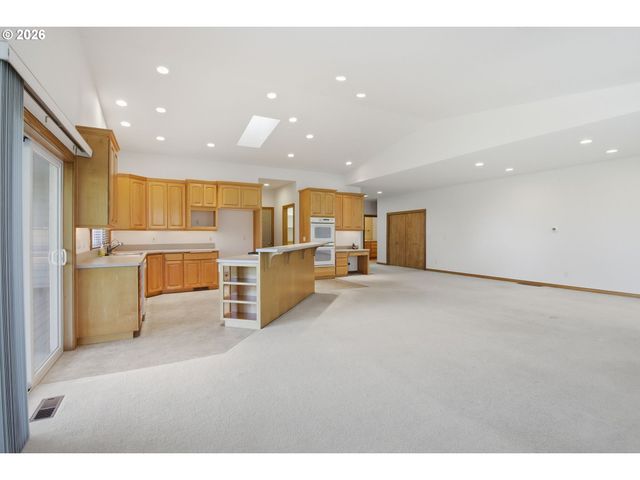 10190 Se WYNDHAM Way, Happy Valley, OR 97086