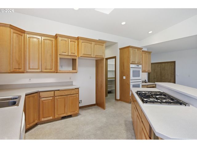 10190 Se WYNDHAM Way, Happy Valley, OR 97086