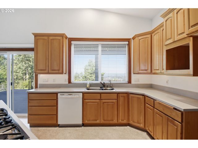 10190 Se WYNDHAM Way, Happy Valley, OR 97086