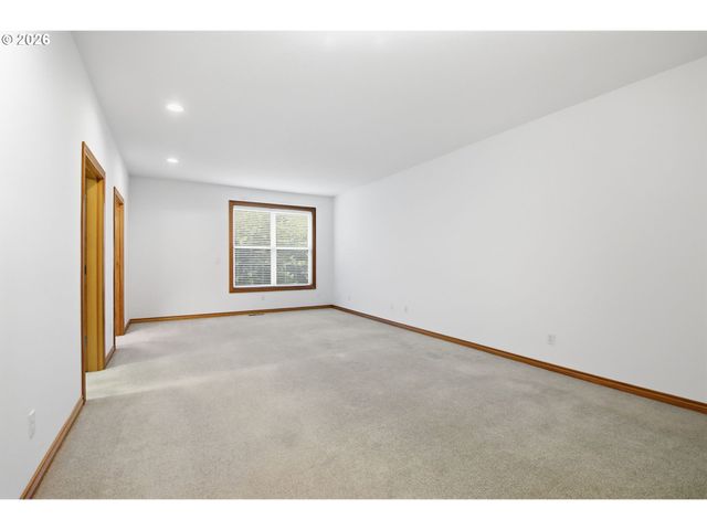 10190 Se WYNDHAM Way, Happy Valley, OR 97086