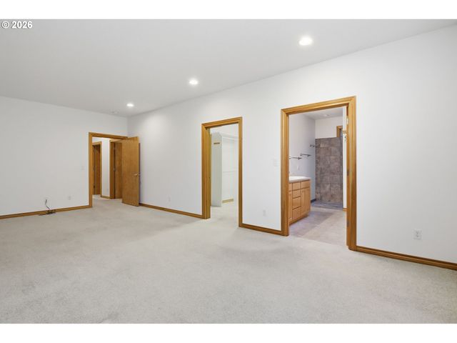 10190 Se WYNDHAM Way, Happy Valley, OR 97086