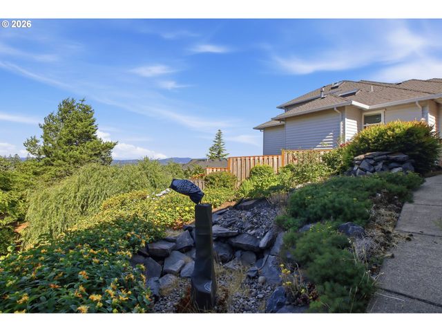 10190 Se WYNDHAM Way, Happy Valley, OR 97086